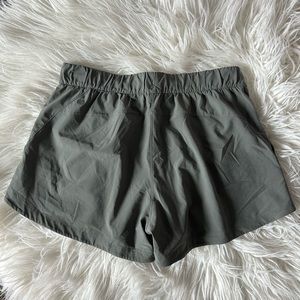 lululemon stroll at sundown mid rise short 3”